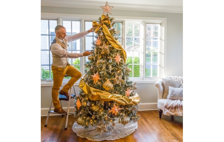 Francis Toumbarakis decorating a holiday tree